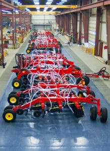 moving floor for farm equipment assembly