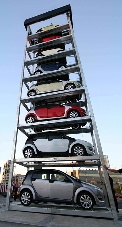 lifts for multi-level vehicle display