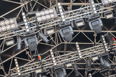 Lifts for stage rigging