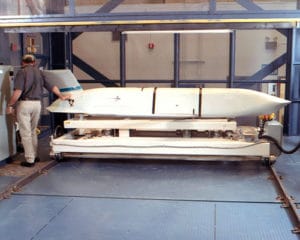 vertical lift conveyor for missiles