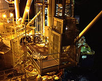 vertical material lift for oil platform