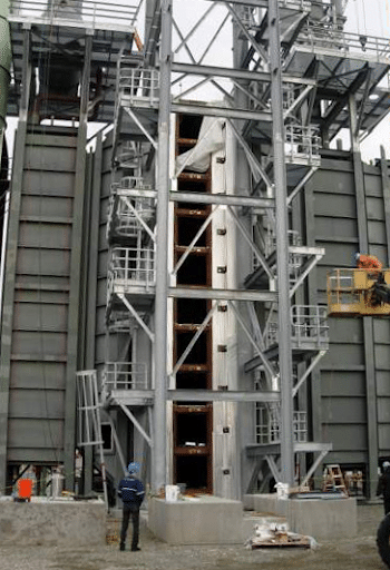 power and energy plant uses vertical reciprocating conveyor to move equipment and materials between levels